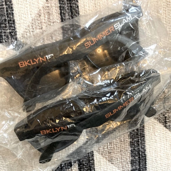 WWE SummerSlam Sunglasses (set of 2) - Picture 4 of 4